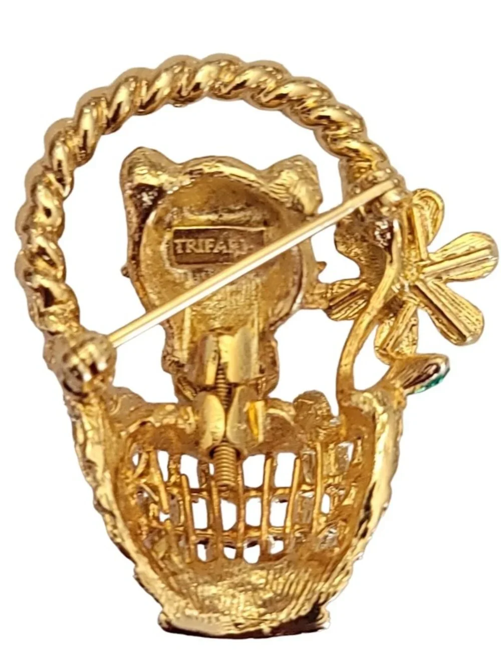 Trifari TM Gold Tone Cat On Basket Trembler Brooch Pin, Signed K547